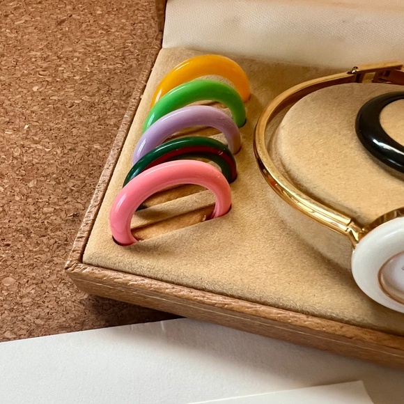Vintage Gucci 1100L Bangle Watch Set – 12 Interchangeable Bezels, Original Box - Picture 2 of 16